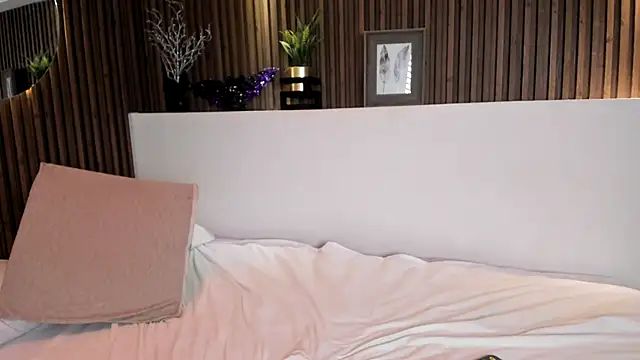 Emily Roberts9 online show from 10/15/25, 07:25