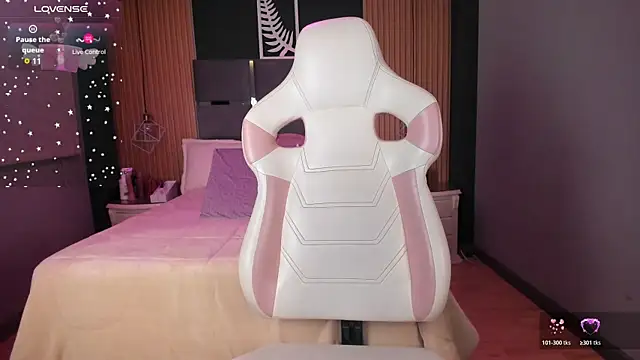 Emily Roberts9 online show from 10/31/25, 11:22