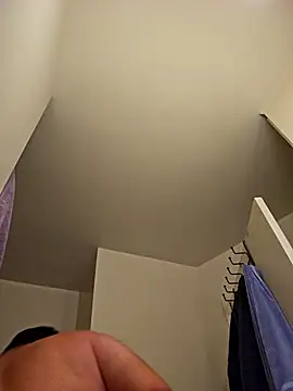 Snapshot of Roddog18 chatting on 10/05/25, 04:44 Roddog18 online show from 10/05/25, 04:44