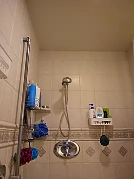 Snapshot of Roddog18 chatting on 10/22/25, 05:08 Roddog18 online show from 10/22/25, 05:08