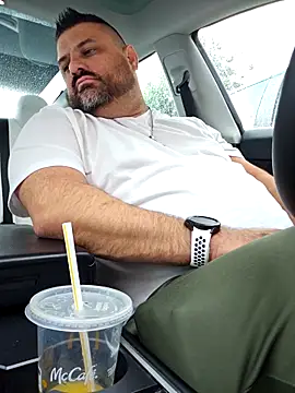 Snapshot of Roddog18 chatting on 11/18/25, 07:18 Roddog18 online show from 11/18/25, 07:18