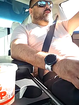 Snapshot of Roddog18 chatting on 11/28/25, 08:11 Roddog18 online show from 11/28/25, 08:11