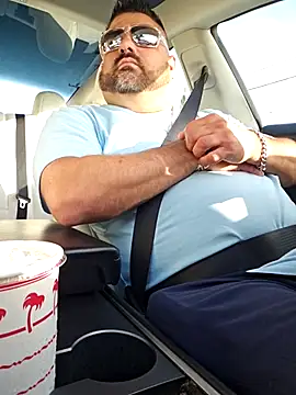 Snapshot of Roddog18 chatting on 12/17/25, 10:49 Roddog18 online show from 12/17/25, 10:49