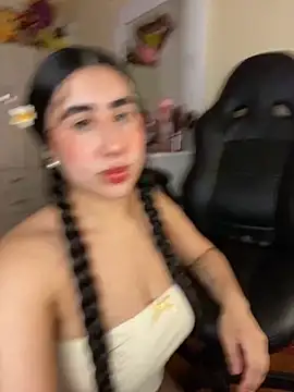 Snapshot of Miichii chatting on 10/05/25, 01:04 Miichii online show from 10/05/25, 01:04