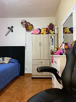 Snapshot of Miichii chatting on 10/11/25, 12:10 Miichii online show from 10/11/25, 12:10