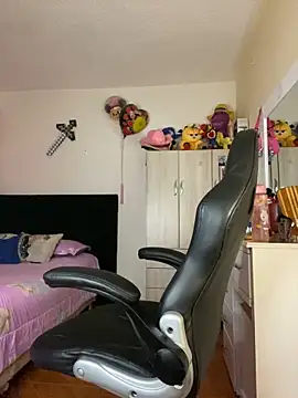 Snapshot of Miichii chatting on 10/21/25, 11:05 Miichii online show from 10/21/25, 11:05