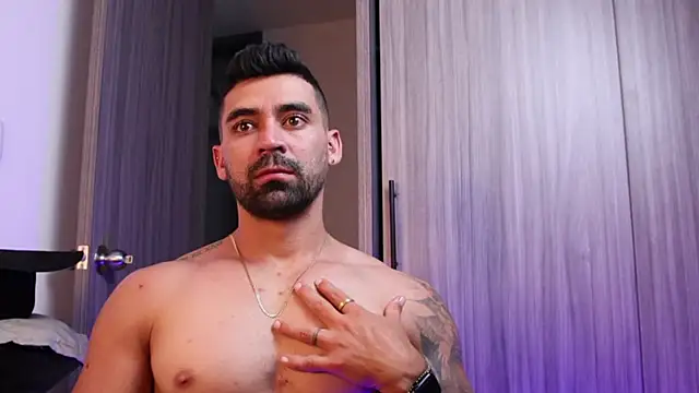 Snapshot of SOY_MIKE chatting on 11/07/25, 12:54 SOY MIKE online show from 11/07/25, 12:54