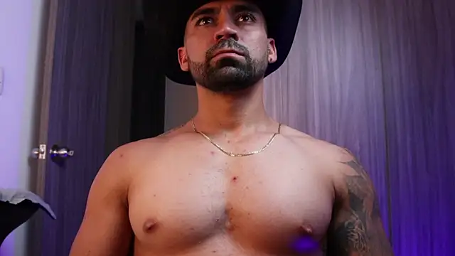 Snapshot of SOY_MIKE chatting on 11/10/25, 03:27 SOY MIKE online show from 11/10/25, 03:27