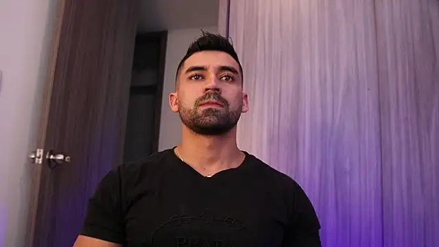 Snapshot of SOY_MIKE chatting on 11/17/25, 11:32 SOY MIKE online show from 11/17/25, 11:32