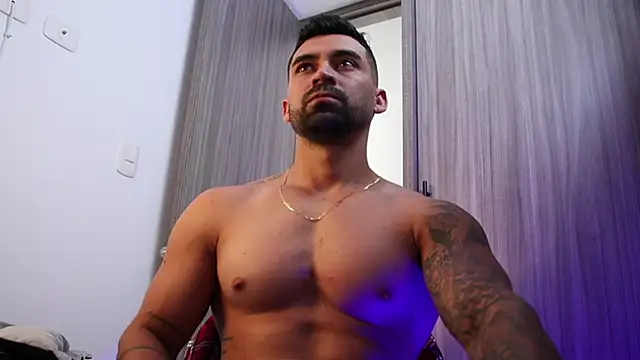 Snapshot of SOY_MIKE chatting on 11/19/25, 01:00 SOY MIKE online show from 11/19/25, 01:00