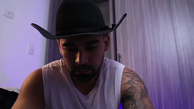 Snapshot of SOY_MIKE chatting on 11/27/25, 08:22 SOY MIKE online show from 11/27/25, 08:22