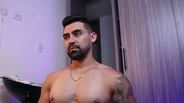 Snapshot of SOY_MIKE chatting on 12/14/25, 01:44 SOY MIKE online show from 12/14/25, 01:44