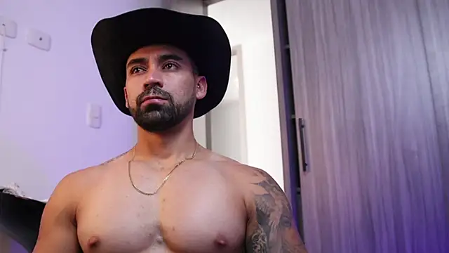 Snapshot of SOY_MIKE chatting on 12/14/25, 01:49 SOY MIKE online show from 12/14/25, 01:49