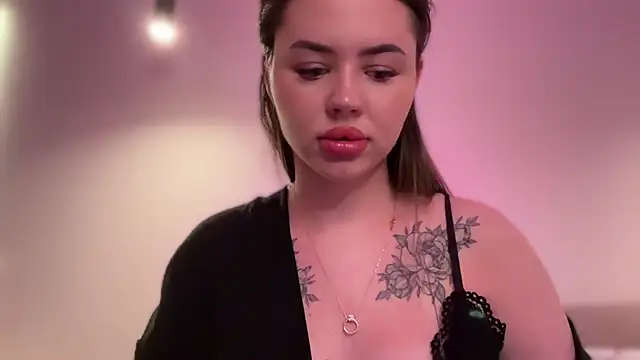 Snapshot of AlmaryKim chatting on 09/24/25, 08:01 AlmaryKim online show from 09/24/25, 08:01