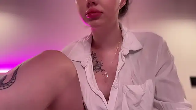 Snapshot of AlmaryKim chatting on 10/04/25, 09:02 AlmaryKim online show from 10/04/25, 09:02