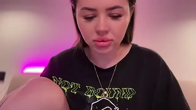 Snapshot of AlmaryKim chatting on 10/10/25, 08:41 AlmaryKim online show from 10/10/25, 08:41