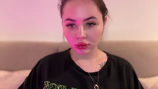 Snapshot of AlmaryKim chatting on 11/01/25, 08:33 AlmaryKim online show from 11/01/25, 08:33