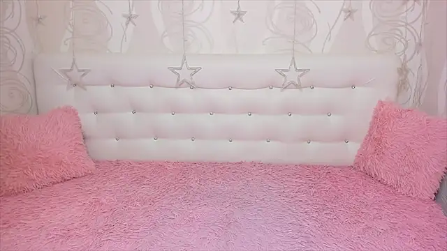 Snapshot of VettaCherry chatting on 10/04/25, 02:42 VettaCherry online show from 10/04/25, 02:42