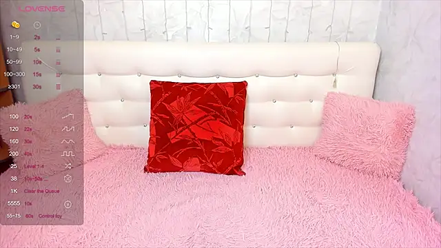 Snapshot of VettaCherry chatting on 10/19/25, 02:34 VettaCherry online show from 10/19/25, 02:34