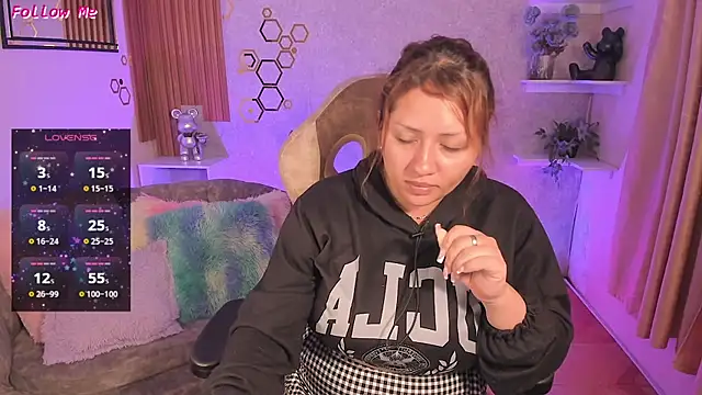 EvelynVega0 online show from 07/05/26, 02:40