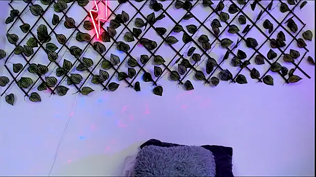 Shinny Crystal online show from 10/28/25, 01:25