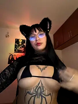 Snapshot of Hinatamoon_ chatting on 10/23/25, 05:07 Hinatamoon  online show from 10/23/25, 05:07