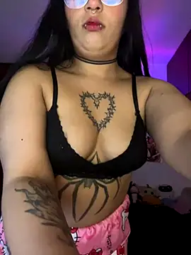 Snapshot of Hinatamoon_ chatting on 10/24/25, 04:20 Hinatamoon  online show from 10/24/25, 04:20