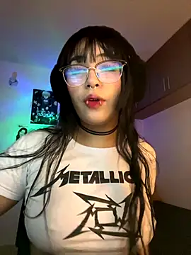 Snapshot of Hinatamoon_ chatting on 11/08/25, 05:18 Hinatamoon online show from 11/08/25, 05:18