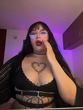 Snapshot of Hinatamoon_ chatting on 11/15/25, 06:00 Hinatamoon online show from 11/15/25, 06:00