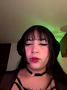 Snapshot of Hinatamoon_ chatting on 11/28/25, 06:05 Hinatamoon online show from 11/28/25, 06:05