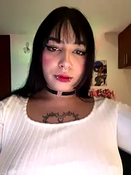 Snapshot of Hinatamoon_ chatting on 12/17/25, 04:40 Hinatamoon online show from 12/17/25, 04:40