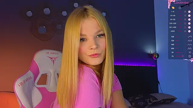 Snapshot of loya7ove chatting on 10/28/25, 11:25 loya7ove online show from 10/28/25, 11:25