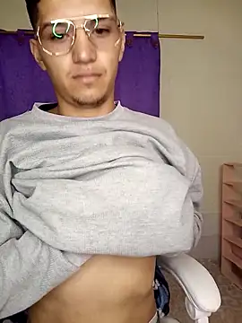 Snapshot of Raven_king chatting on 10/29/25, 03:25 Raven king online show from 10/29/25, 03:25