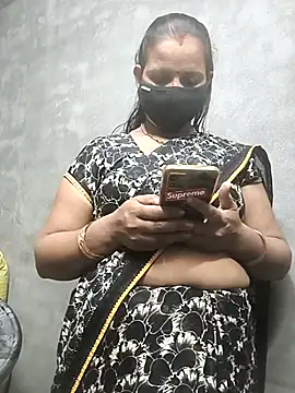 Snapshot of Bhabhi_jaan10 chatting on 10/28/25, 03:47 Bhabhi jaan10 online show from 10/28/25, 03:47