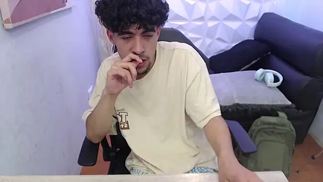 Liil boy online show from 10/11/25, 04:12