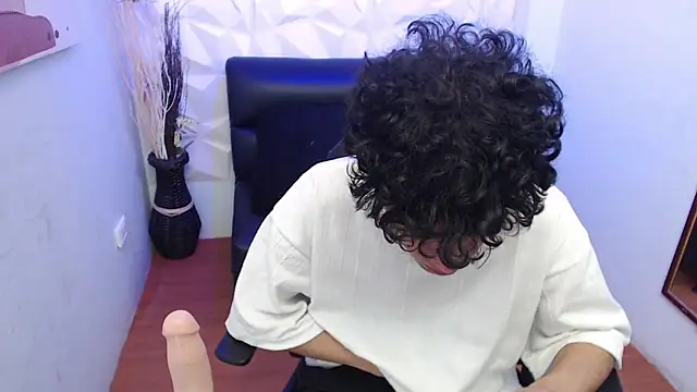 Liil boy online show from 10/15/25, 03:39