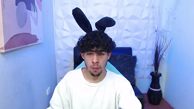 Liil boy online show from 11/22/25, 03:27