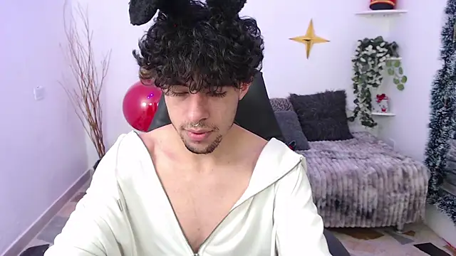 Liil boy online show from 12/17/25, 12:44