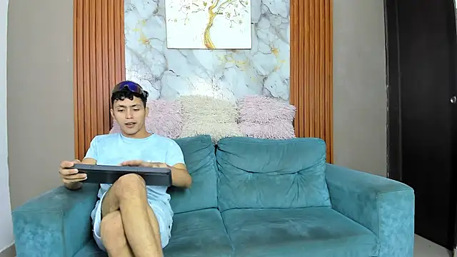 VERY HOT GUYS online show from 05/17/26, 07:17