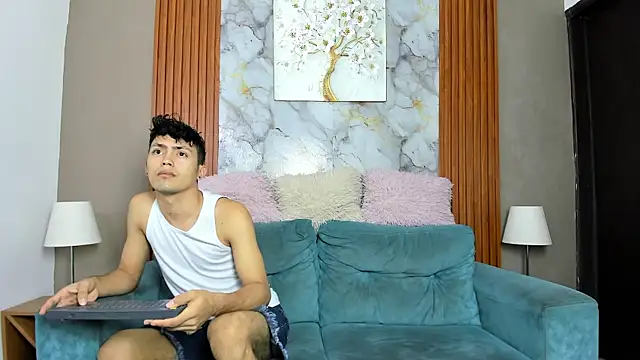 VERY HOT GUYS online show from 05/20/26, 07:14