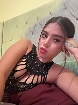 Snapshot of whitefoxxxx6 chatting on 12/17/25, 04:51 whitefoxxxx6 online show from 12/17/25, 04:51