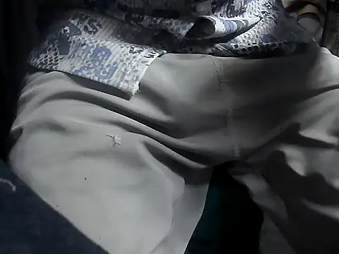 Snapshot of sanamarmaan chatting on 10/23/25, 04:23 sanamarmaan online show from 10/23/25, 04:23