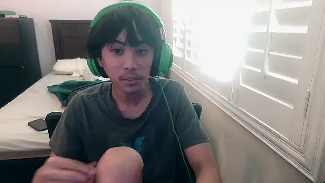 Snapshot of youngasianboy2007 chatting on 10/18/25, 09:48 youngasianboy2007 online show from 10/18/25, 09:48