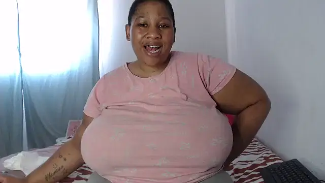 Snapshot of PIXIEBITCHXXX26 chatting on 10/24/25, 11:39 PIXIEBITCHXXX26 online show from 10/24/25, 11:39