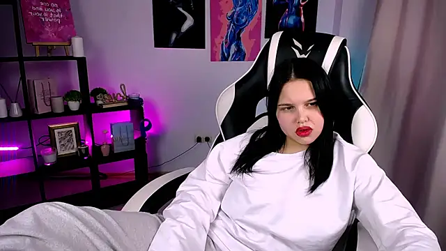 Snapshot of KittyKrissy_ chatting on 10/13/25, 03:01 KittyKrissy  online show from 10/13/25, 03:01