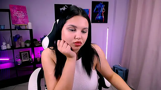 Snapshot of KittyKrissy_ chatting on 10/19/25, 09:32 KittyKrissy  online show from 10/19/25, 09:32