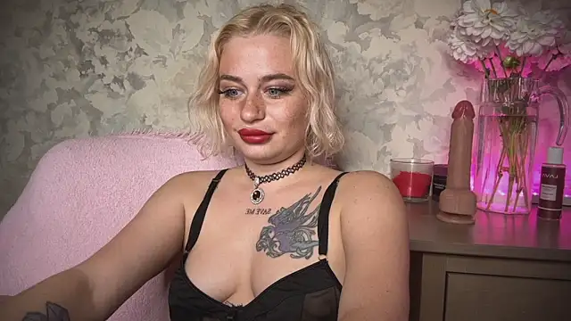 Snapshot of angelalicehell chatting on 10/01/25, 08:09 angelalicehell online show from 10/01/25, 08:09