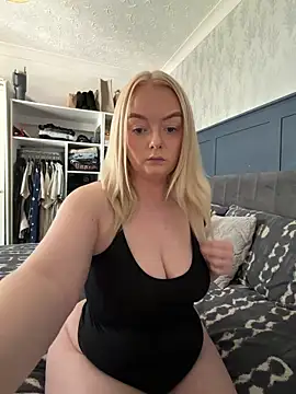 Snapshot of lusciouslylou chatting on 03/05/26, 10:00 lusciouslylou online show from 03/05/26, 10:00