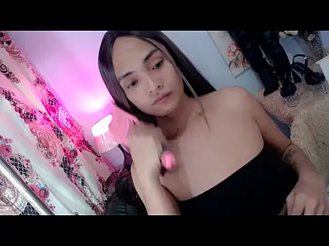 Snapshot of xAsianTOPModelx chatting on 05/25/26, 10:32 xAsianTOPModelx online show from 05/25/26, 10:32