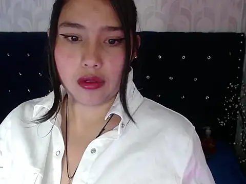 Snapshot of Lovingmoraxx chatting on 10/21/25, 02:40 Lovingmoraxx online show from 10/21/25, 02:40